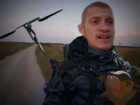 Солдат с пропеллером в поле