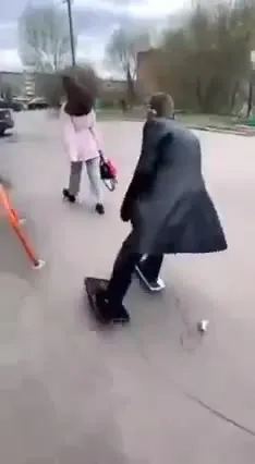 Серьёзный скейтбордист терпит поражение