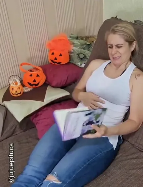 Книга превращается в чихуахуа