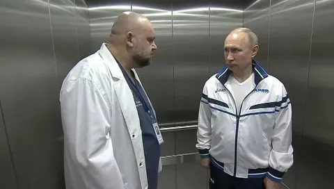 Путин в лифте с врачом