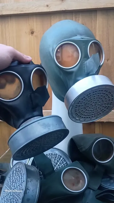 Газовые маски после пердежа