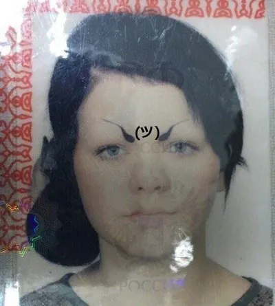 Женщина с лицом ¯\_(ツ)_/¯