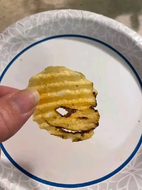 Жареная картошка с лицом