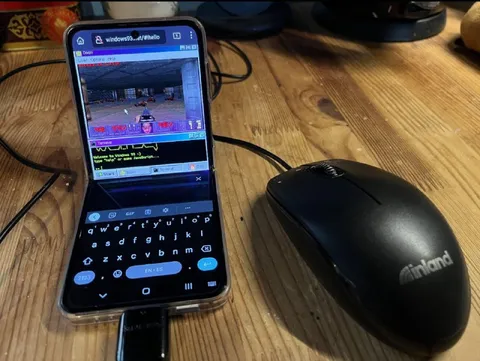 Windows 95 on a Smartphone