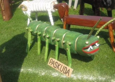 Paskuoda wooden caterpillar