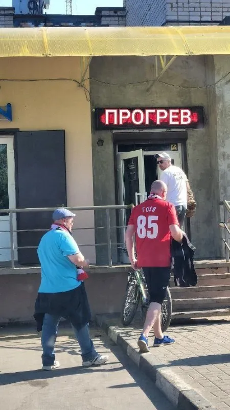 Мужчины идут на прогрев
