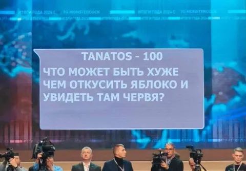 Червяк внутри яблока