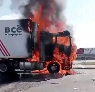 Всё в порядке, грузовик горит