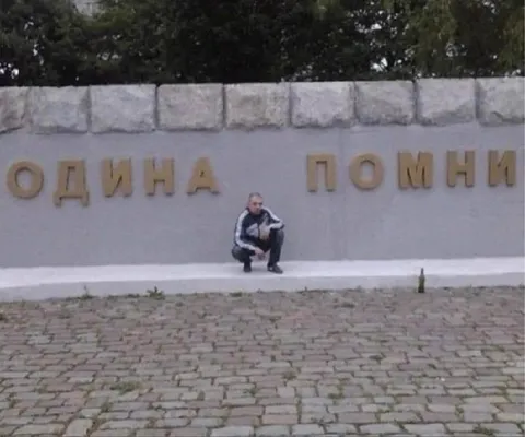 Один помни у стены