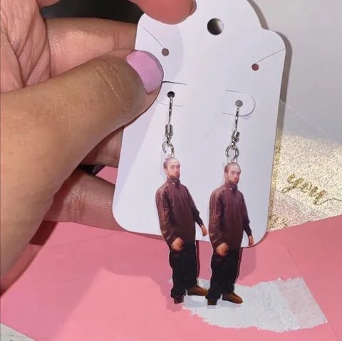 Серьги с одинаковыми мужиками