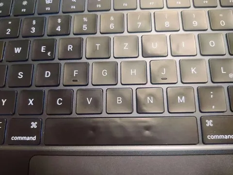 Расплавленная клавиатура MacBook