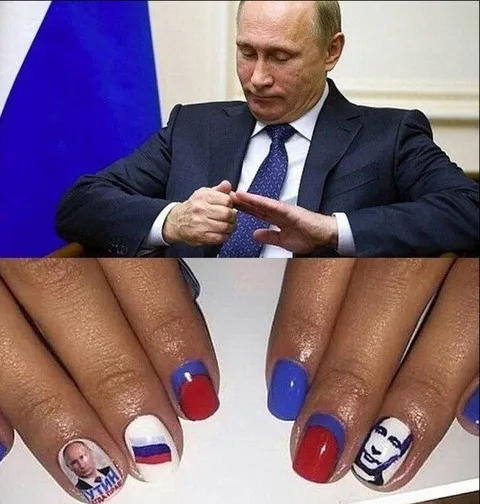 Путин проверяет маникюр
