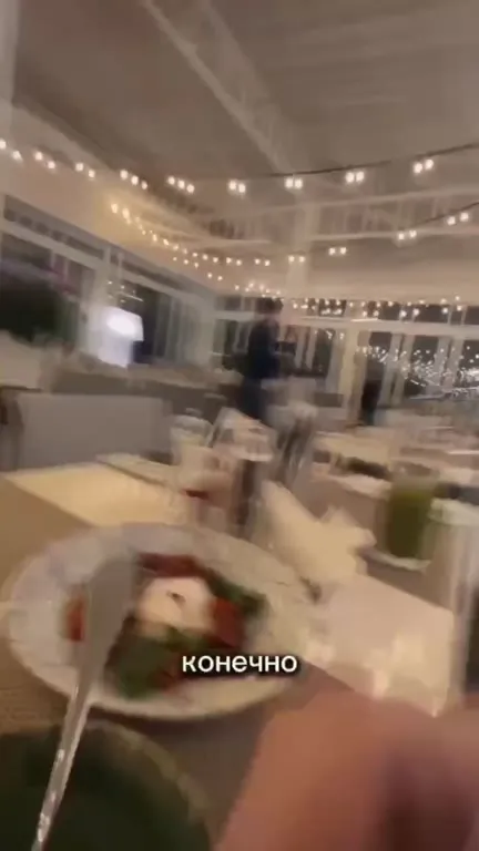 Конечно приходить в ресторан