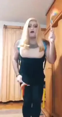 Танец перед шкафом