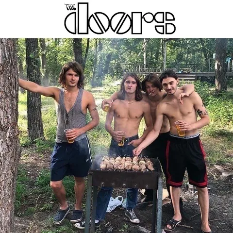 Компания друзей на шашлыках