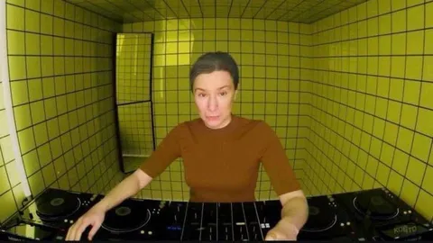 Диджей в жёлтой комнате