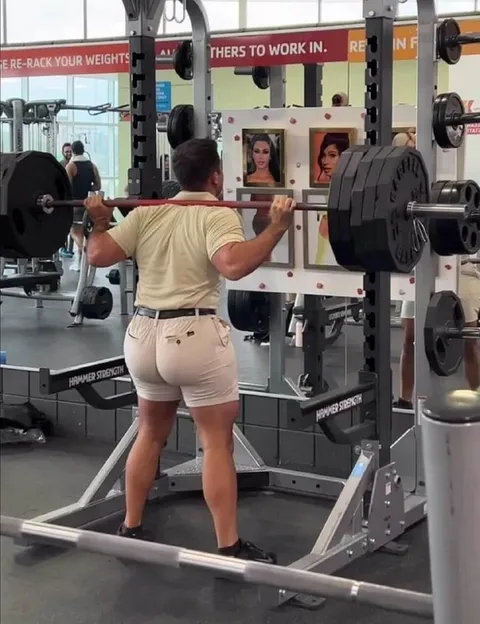 Gym Squat With Unusual Motivation
