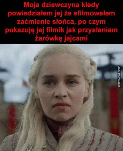 Dziewczyna po żarówce jajcami