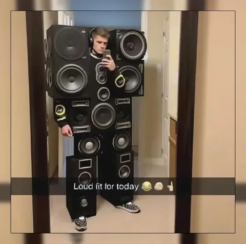 Loud Speaker Outfit