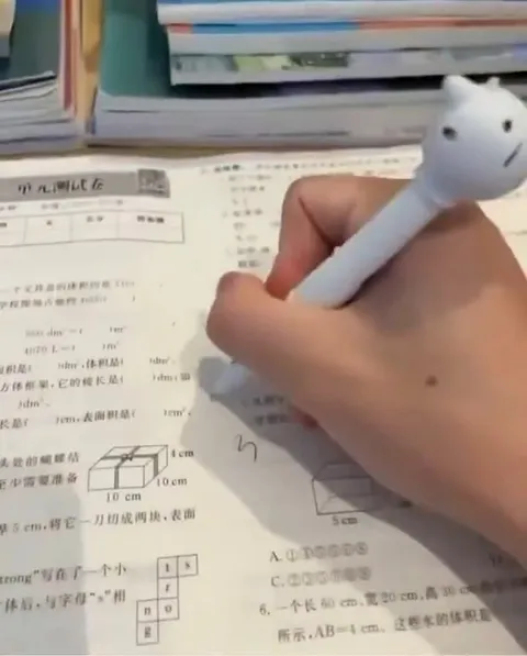 奇怪的文具和零食