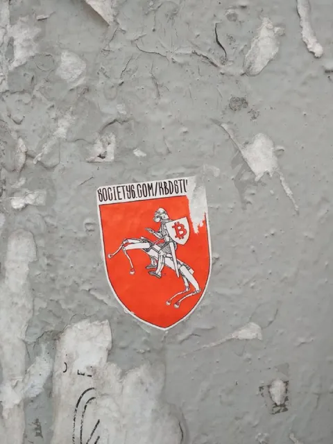 Рыцарь биткоина на щите