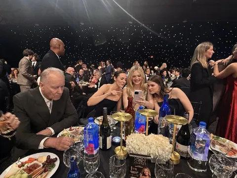 Robert De Niro Looking Miserable at Dinner