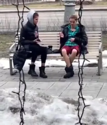 Балерины на скамейке