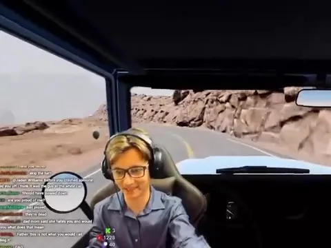 Стример врезается в скалу