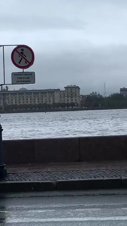 Всё напоминает о Курске