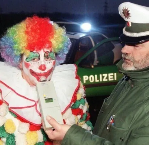 Clown beim Polizeitest