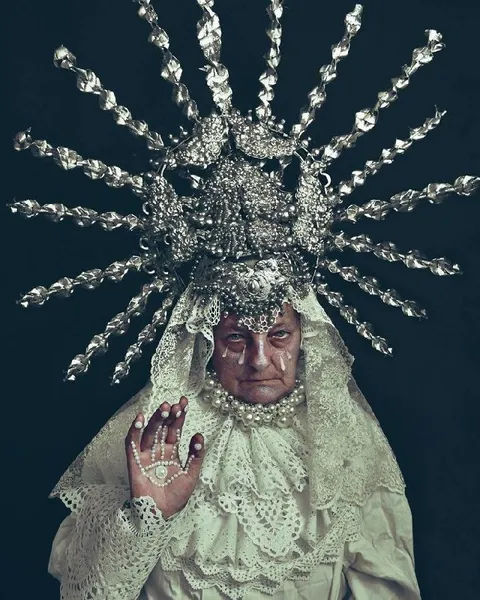 Серебряная королева смотрит в душу