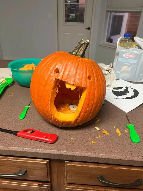 Тыква с удивлённым лицом