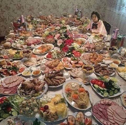 Праздничный стол до самого края