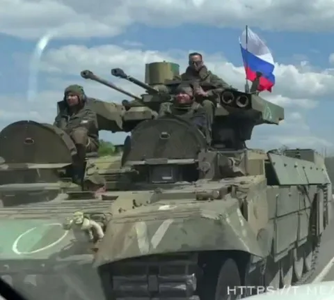 Военная техника на дороге