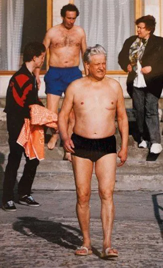 Неожиданное появление в плавках