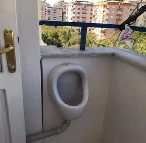 Балконный писсуар с видом