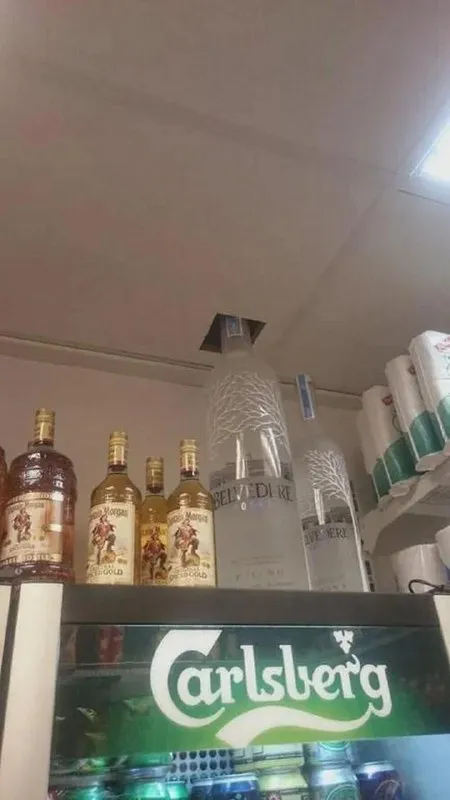 Алкогольный отдел под пивным логотипом