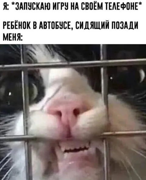 Ребёнок в автобусе позади
