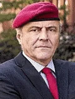 Пиксельный кандидат в красном берете