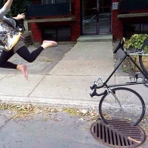 Падение с невидимого велосипеда