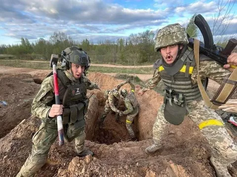 Солдаты в окопе