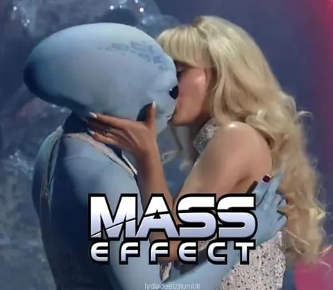 Mass Effect Alien Kiss