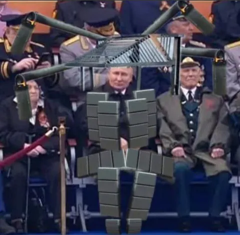 Путин в доспехах из блоков