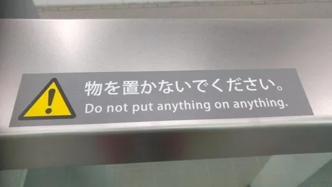 何も置かないでください