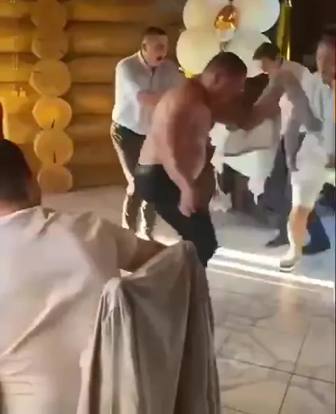 Пьяный танец на празднике