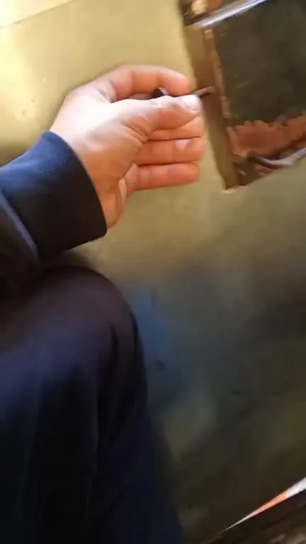 O entregador não desiste da porta