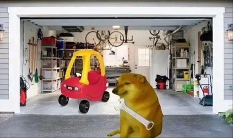 Доге чинит игрушечную машину