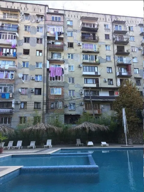 Бассейн во дворе хрущёвки