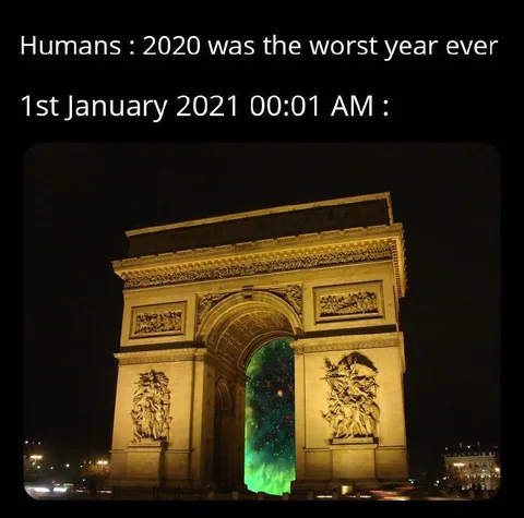 2021 Enters Through the Arch