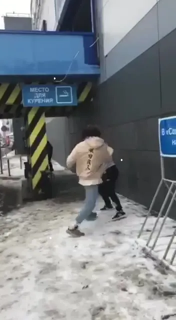 Что за хуйня на парковке